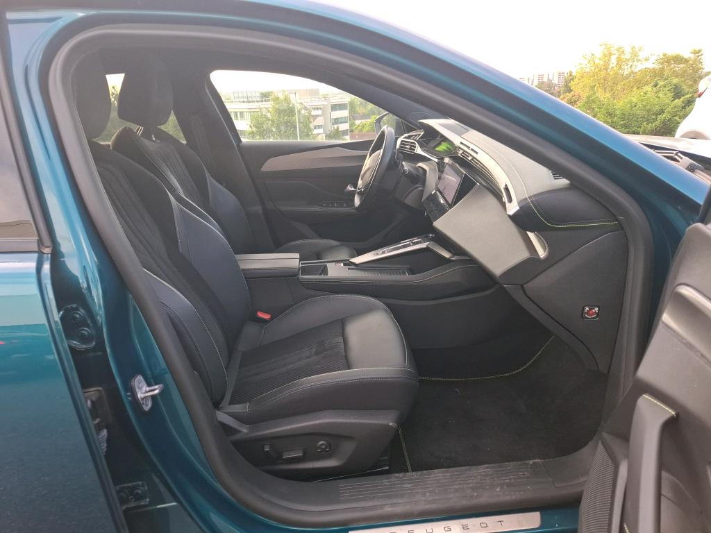 Peugeot 408 PHEV 225 e-EAT8 First Edition 2023