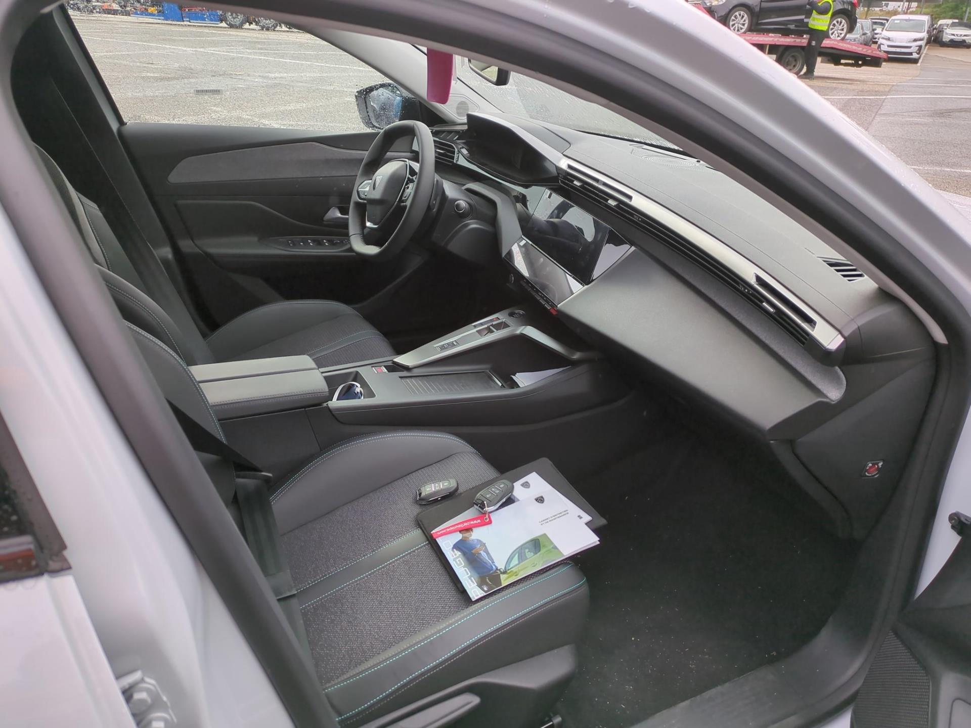 Peugeot 308 Hybrid 145 e-DCS6 Allure 2025