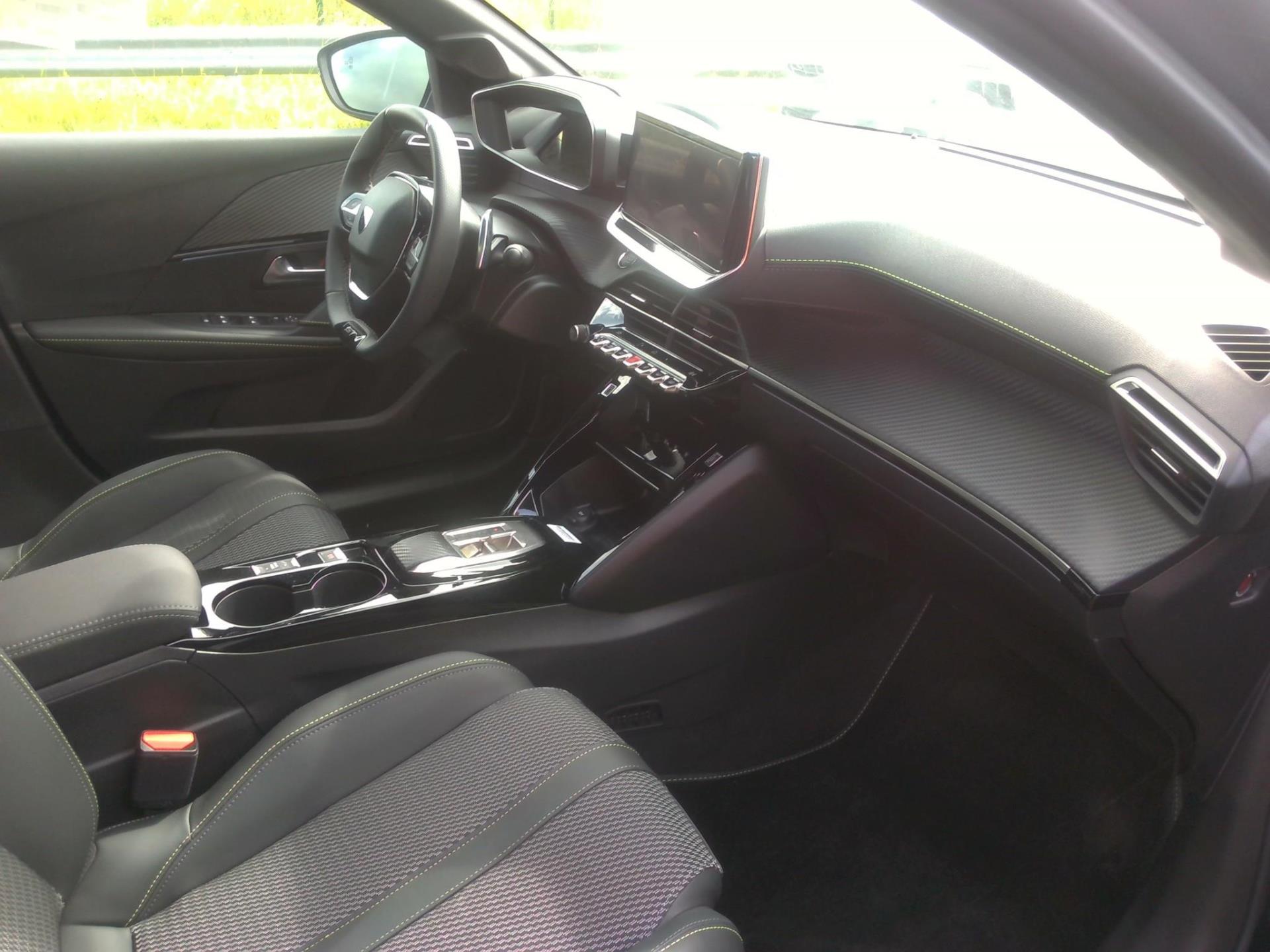 Peugeot 208 Hybrid 136 e-DCS6 GT 2024