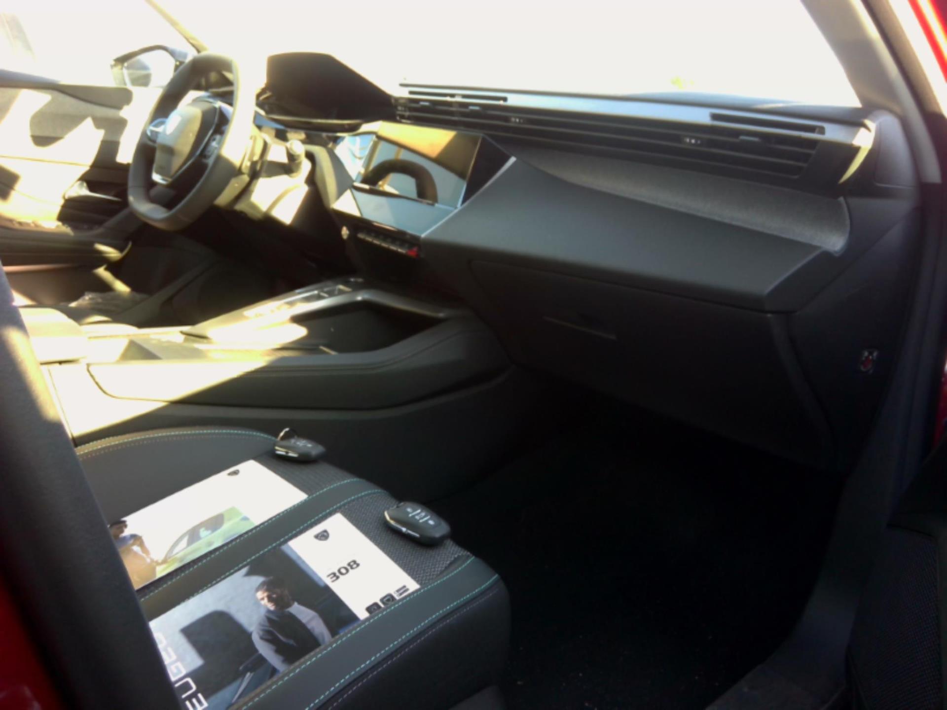 Peugeot 308 Hybrid 136 e-DCS6 Allure 2024