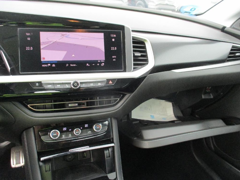 Foto Opel Grandland PHEV 13