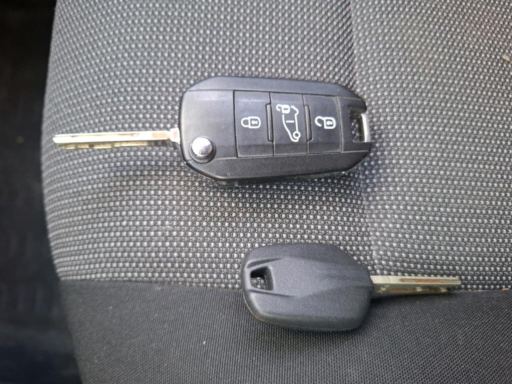 Peugeot PARTNER FOURGON STANDARD 650 KG BLUEHDI 75 BVM5 PREMIUM 2020