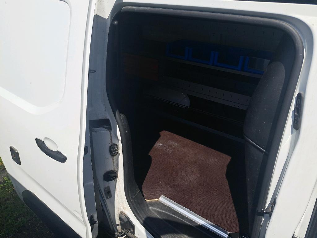 Peugeot PARTNER FOURGON LONG 950 KG BLUEHDI 130 S&S EAT8 ASPHALT 2021