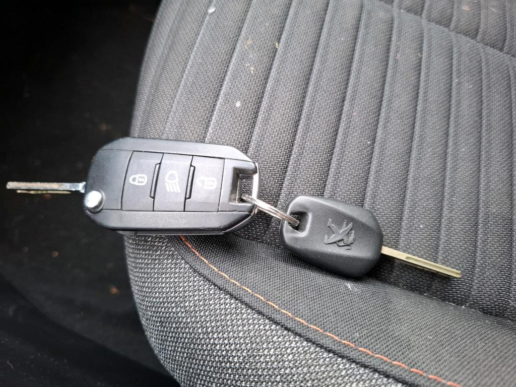 Peugeot 2008 PureTech 130 S&S BVM6 Active Pack 2022