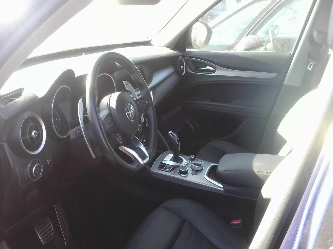 Foto Alfa Romeo Stelvio 2