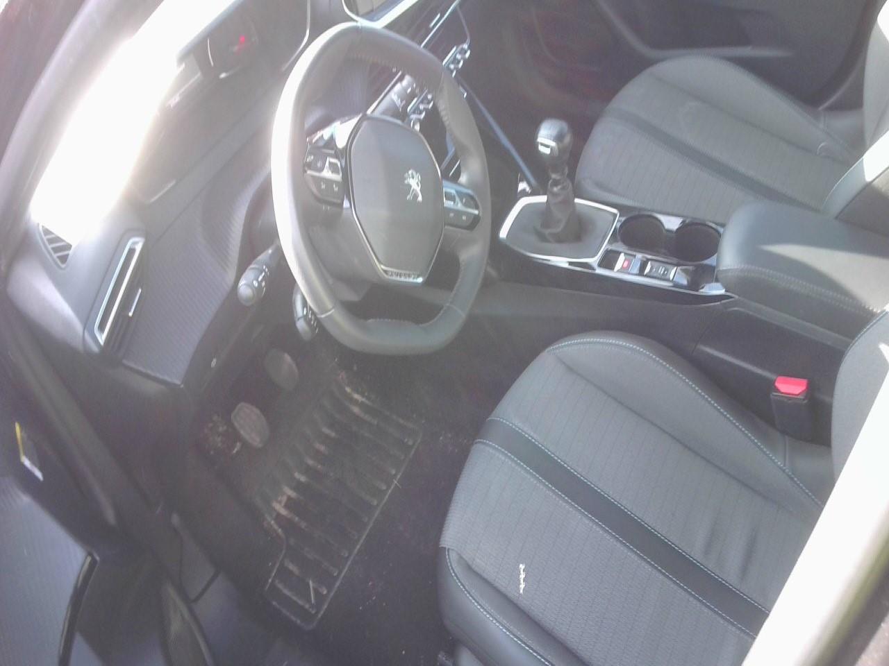 Foto Peugeot 2008 4