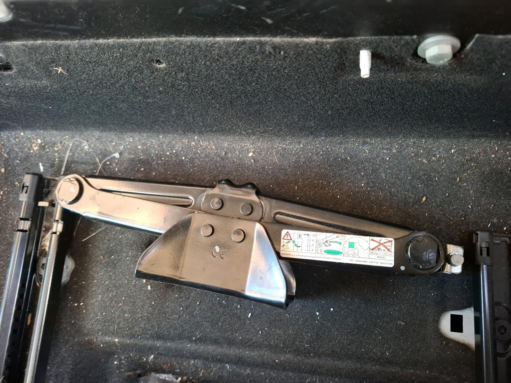 Peugeot PARTNER FOURGON STANDARD 650 KG BLUEHDI 100 S&S BVM5 PREMIUM 2021