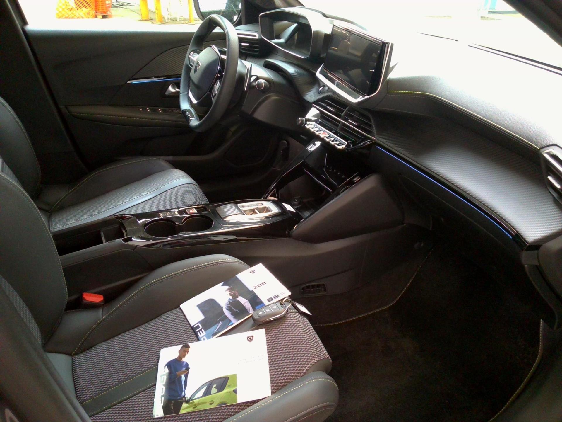 Peugeot 208 Hybrid 136 e-DCS6 GT 2024