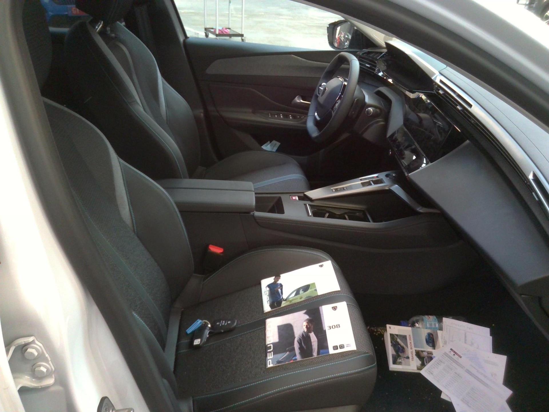 Peugeot 308 SW PHEV 180 e-EAT8 Allure 2024