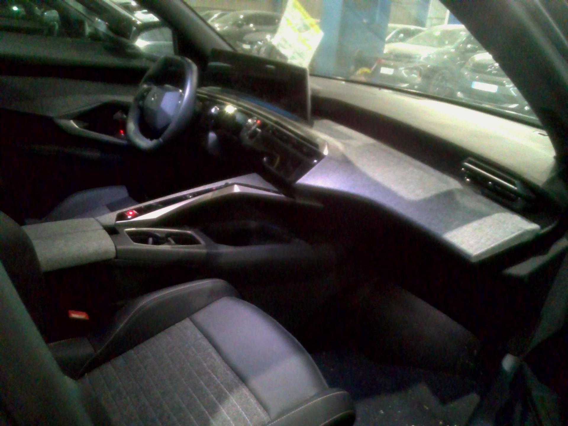 Peugeot 3008 Hybrid 136 e-DCS6 Allure 2025