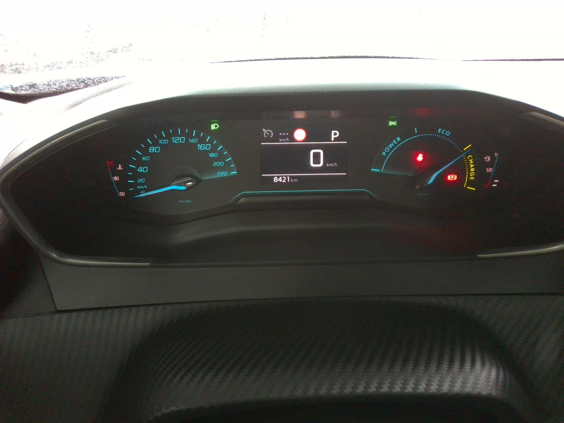 Peugeot 2008 Hybrid 145 e-DCS6 Style 2025
