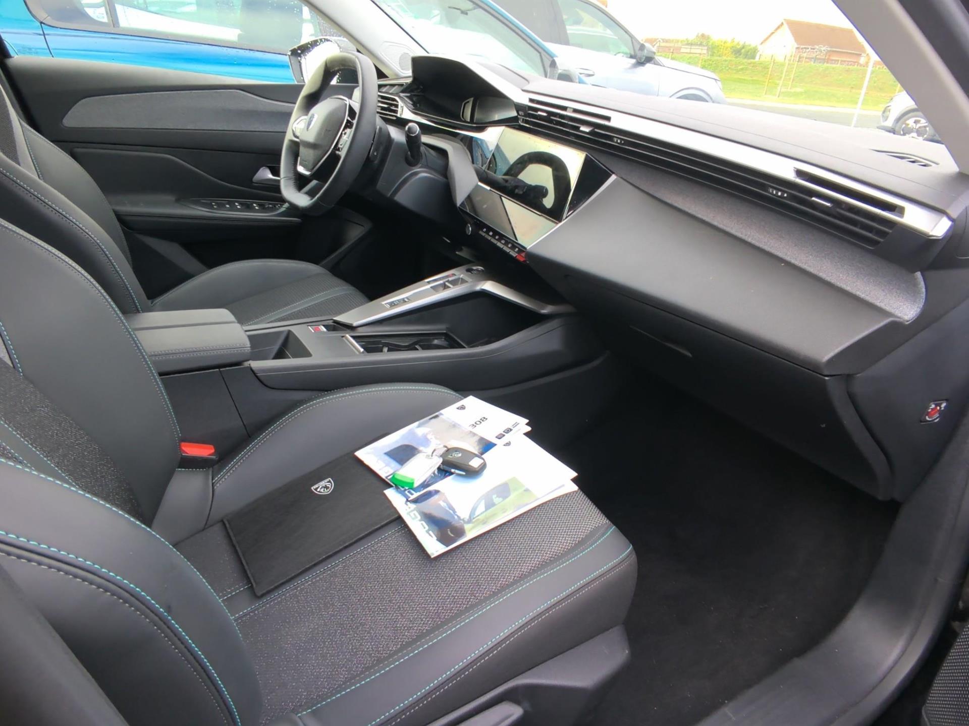 Peugeot 308 Hybrid 136 e-DCS6 Allure 2025