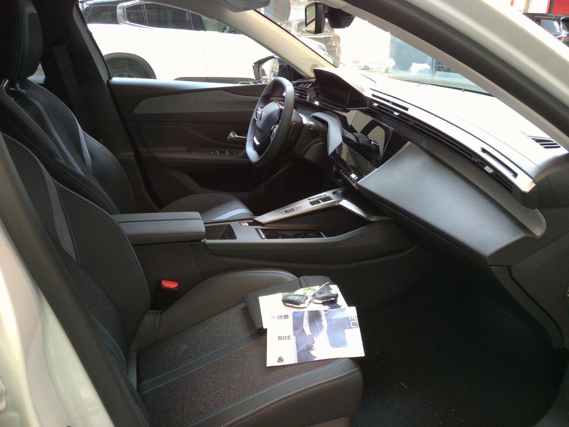 Peugeot 308 SW PHEV 180 e-EAT8 Allure 2024