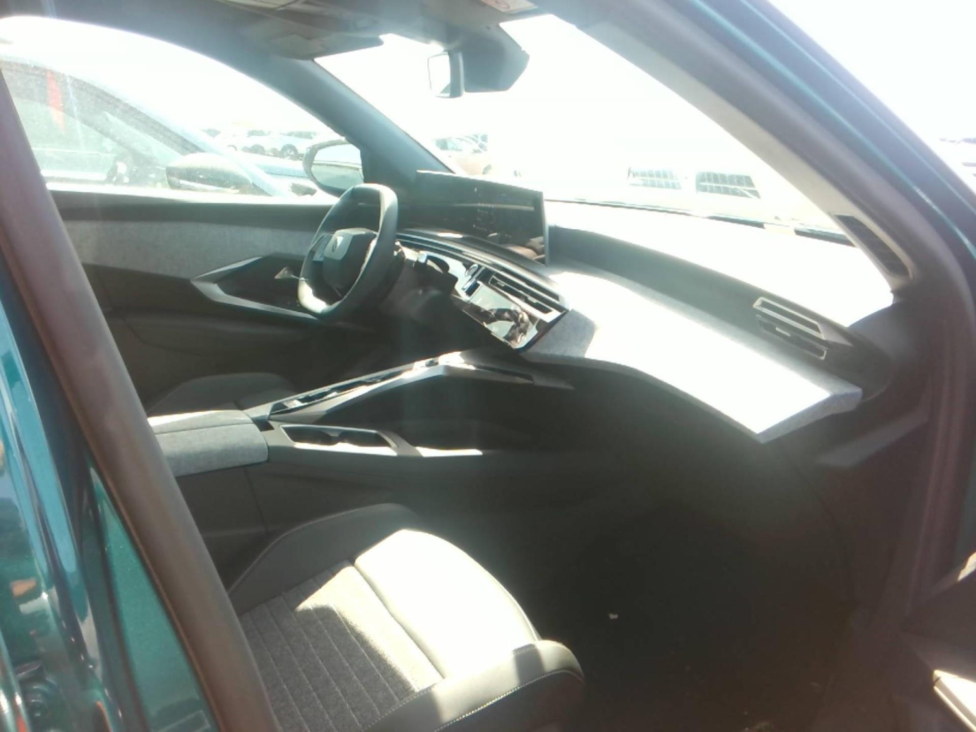 Peugeot 3008 Hybrid 145 e-DCS6 Allure 2025
