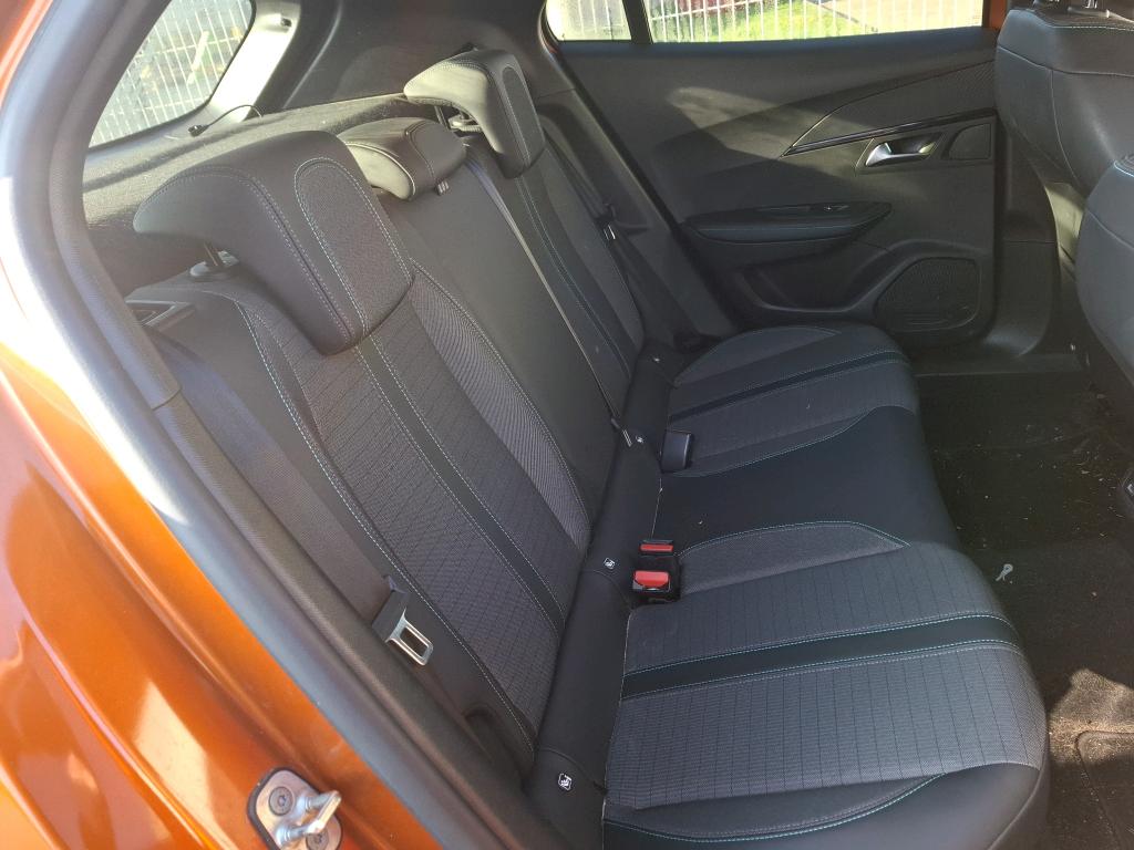 Peugeot 2008 PureTech 130 S&S EAT8 Allure Business 2021