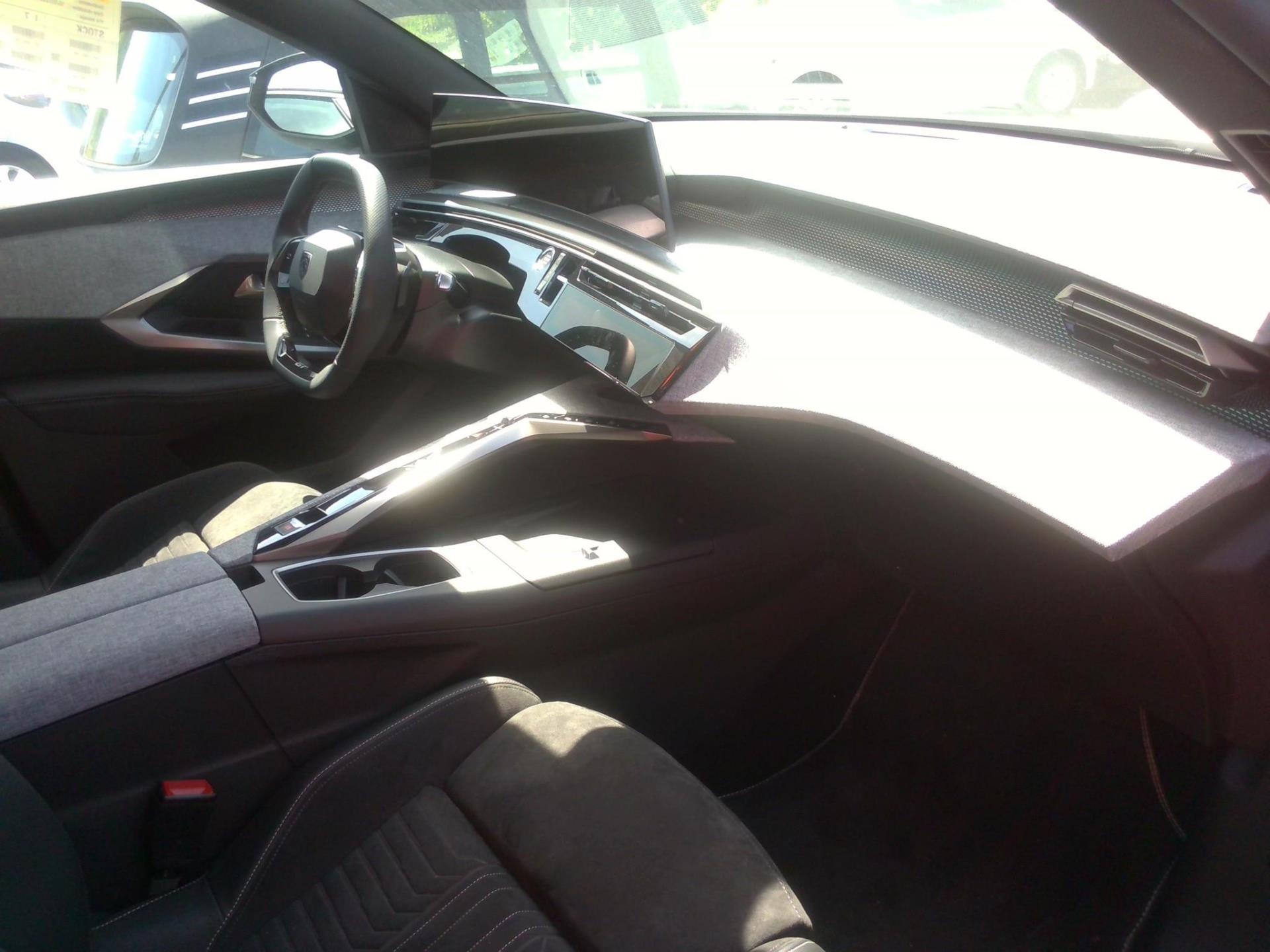 Peugeot 3008 Hybrid 136 e-DCS6 GT 2025