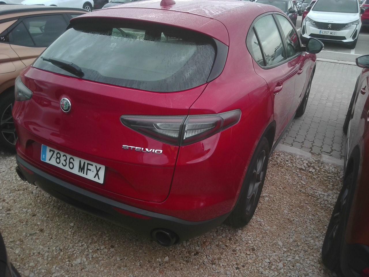 Foto Alfa Romeo Stelvio 4