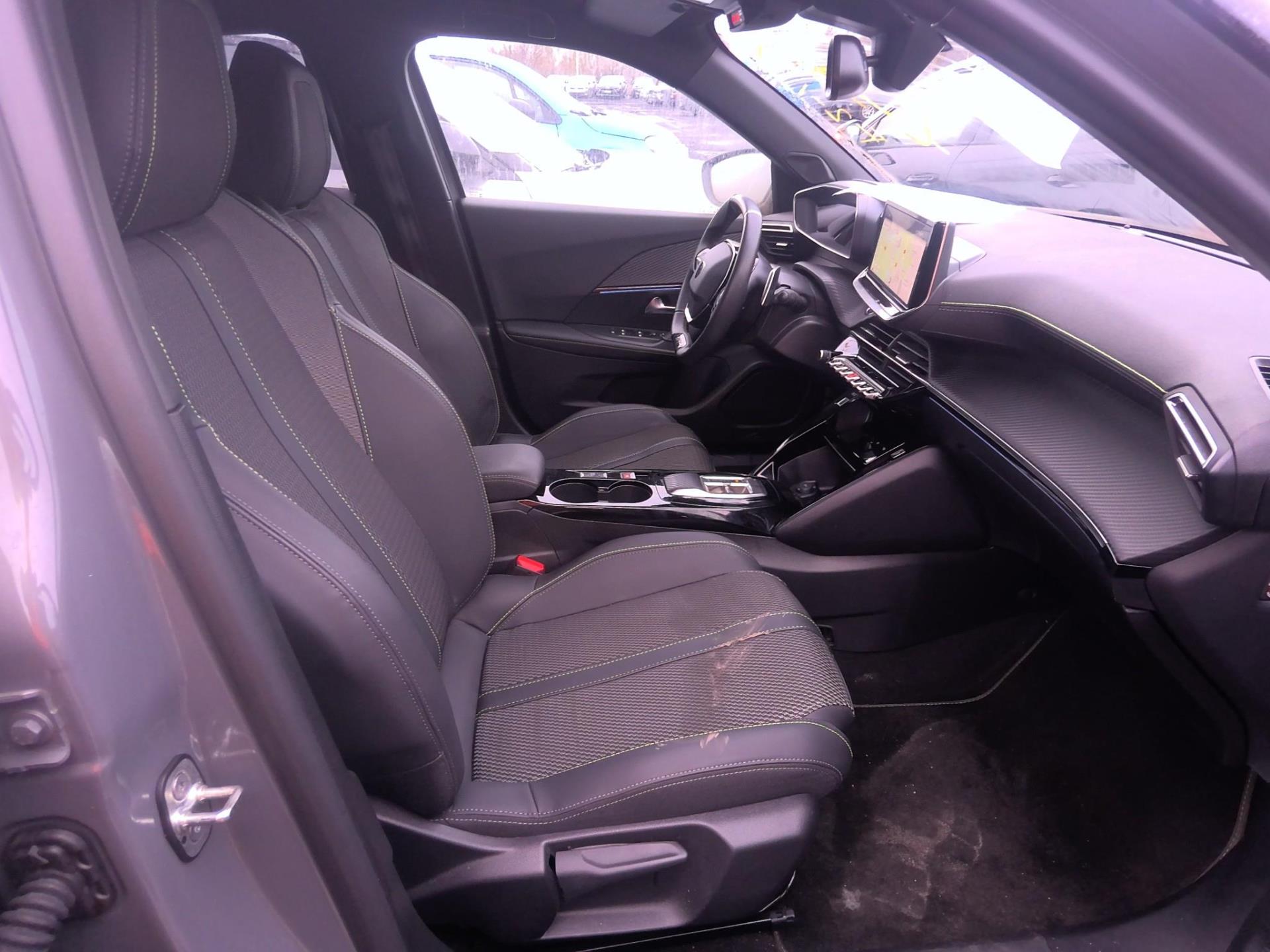 Peugeot 2008 Hybrid 136 e-DCS6 GT 2024