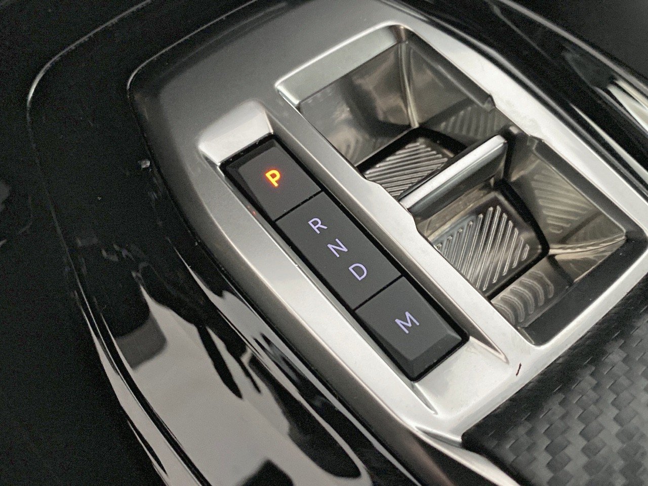 Peugeot 2008 Hybrid 136 e-DCS6 Allure 2024