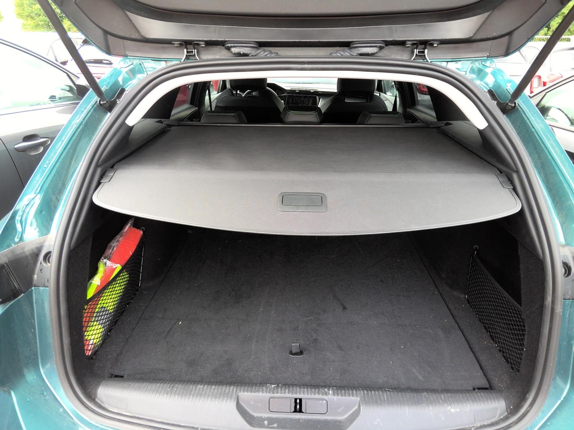 Peugeot 308 SW Hybrid 136 e-DCS6 Allure 2025