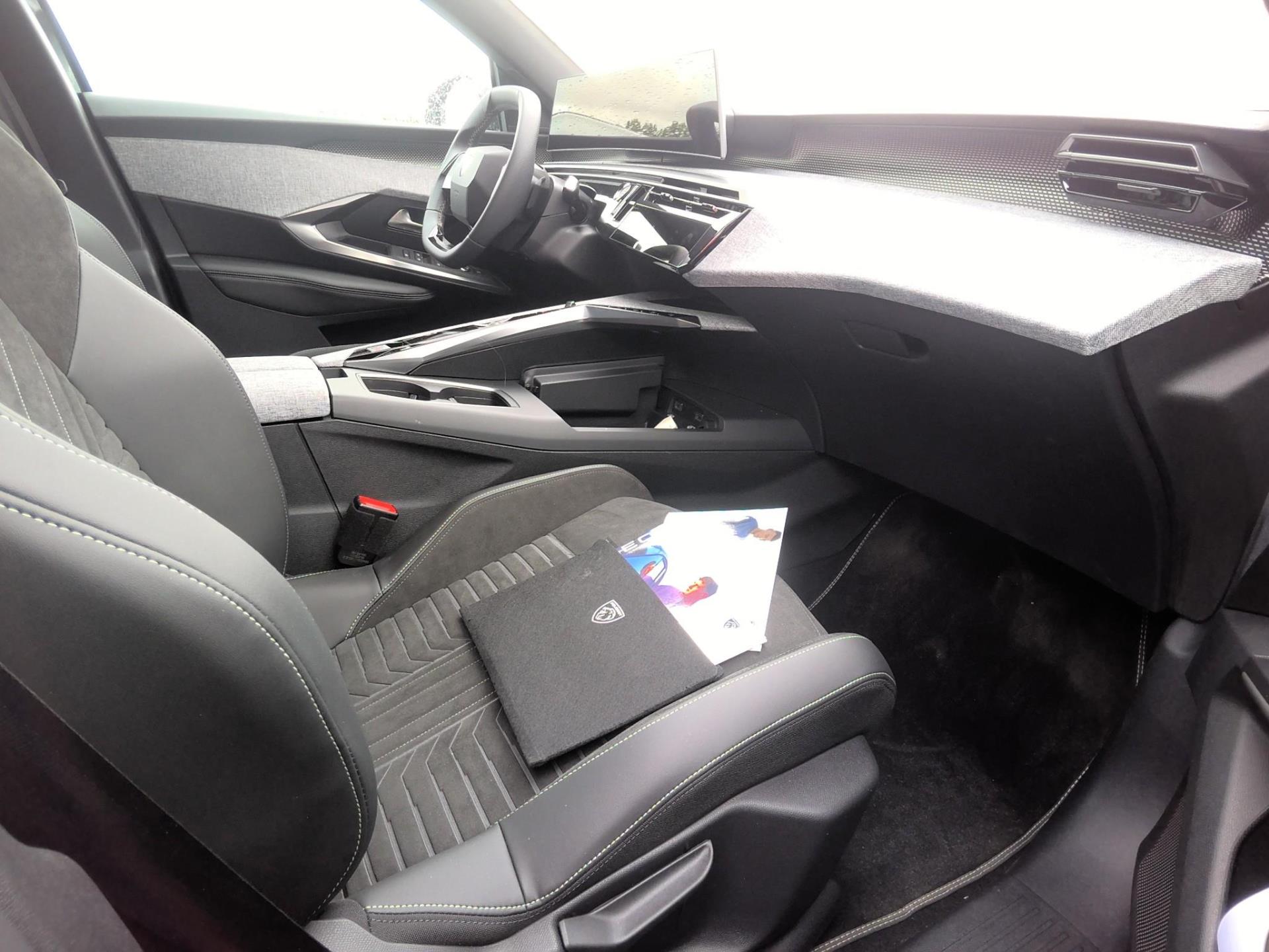 Peugeot 3008 Hybrid 136 e-DCS6 GT 2024