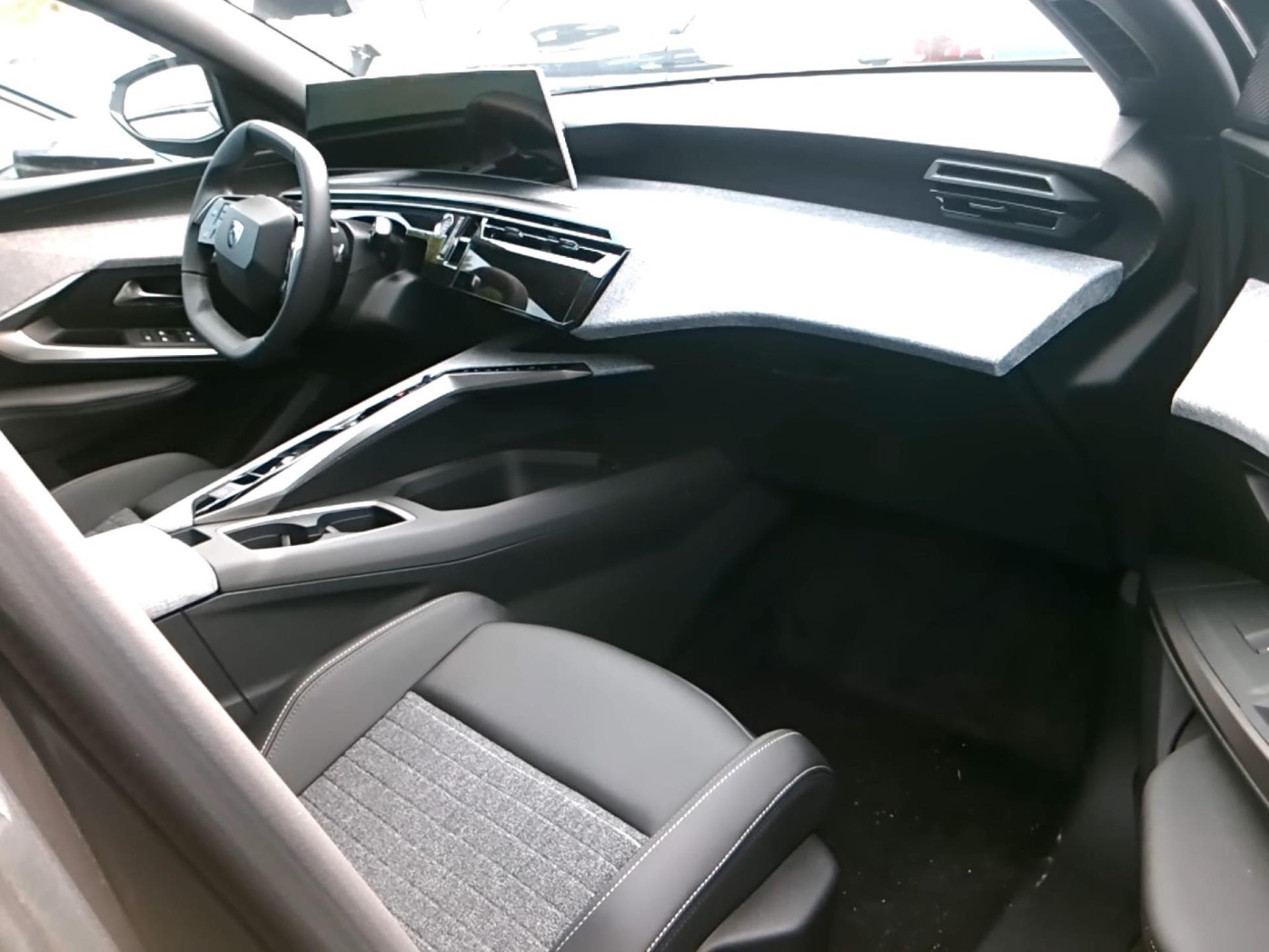 Peugeot 3008 Hybrid 145 e-DCS6 Allure Business 2025
