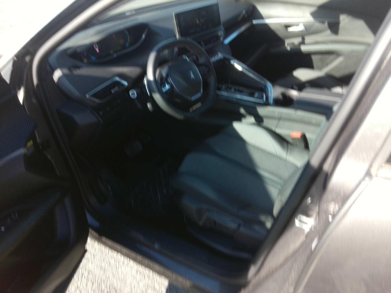 Foto Peugeot 3008 Hybrid 3
