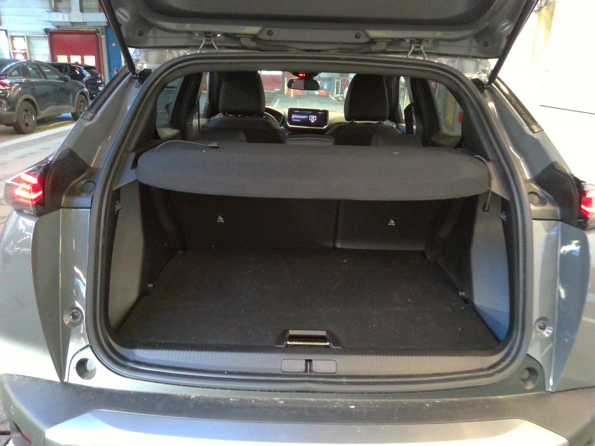 Peugeot 2008 Hybrid 136 e-DCS6 Allure 2024