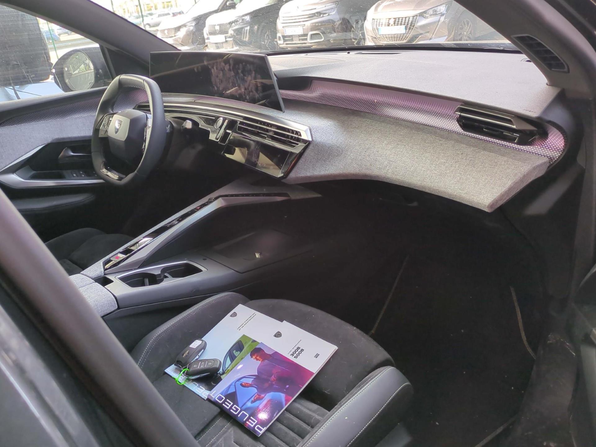 Peugeot 5008 Hybrid 136 e-DCS6 GT 2025