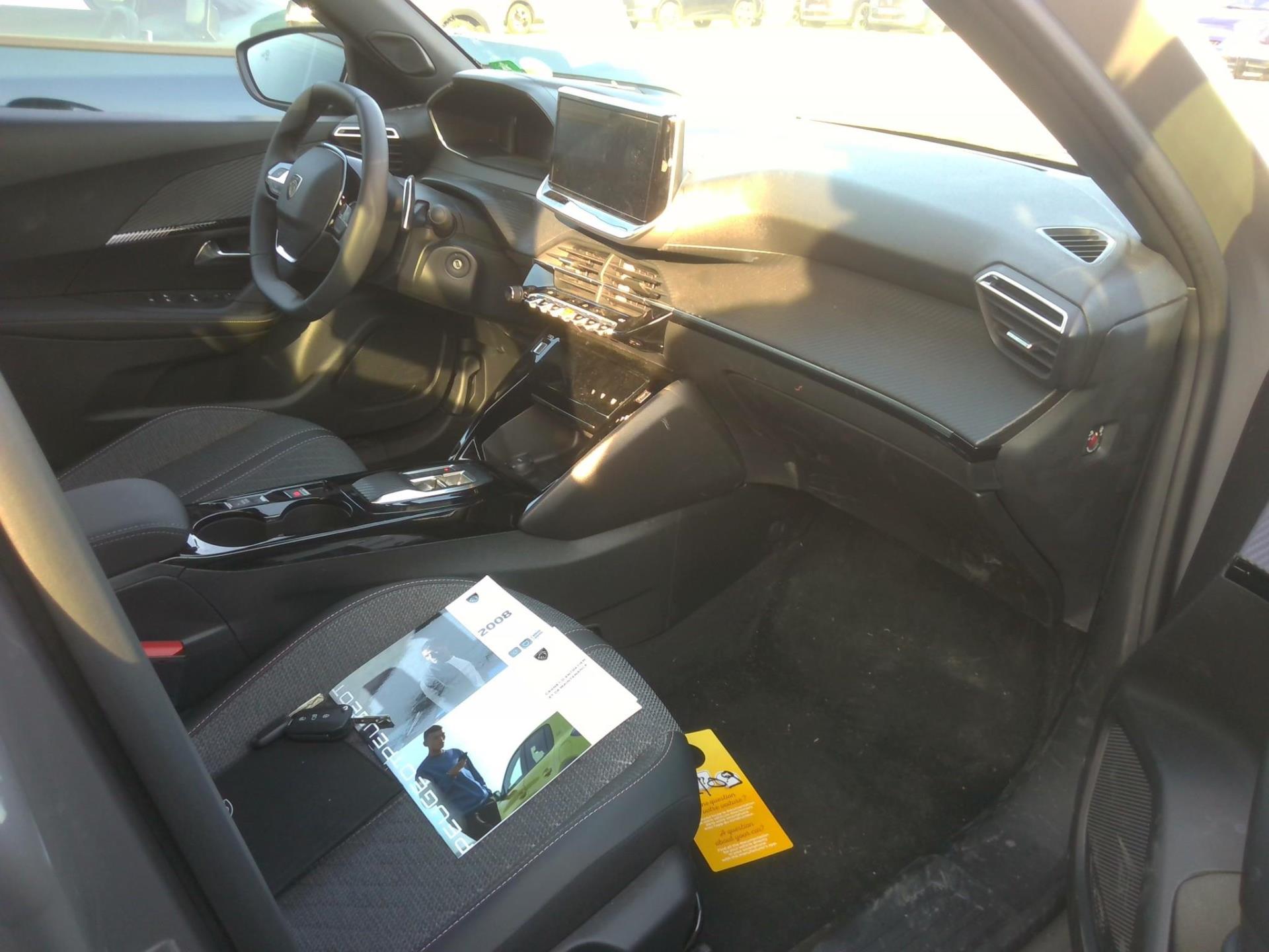 Peugeot 2008 Hybrid 136 e-DCS6 Allure 2024