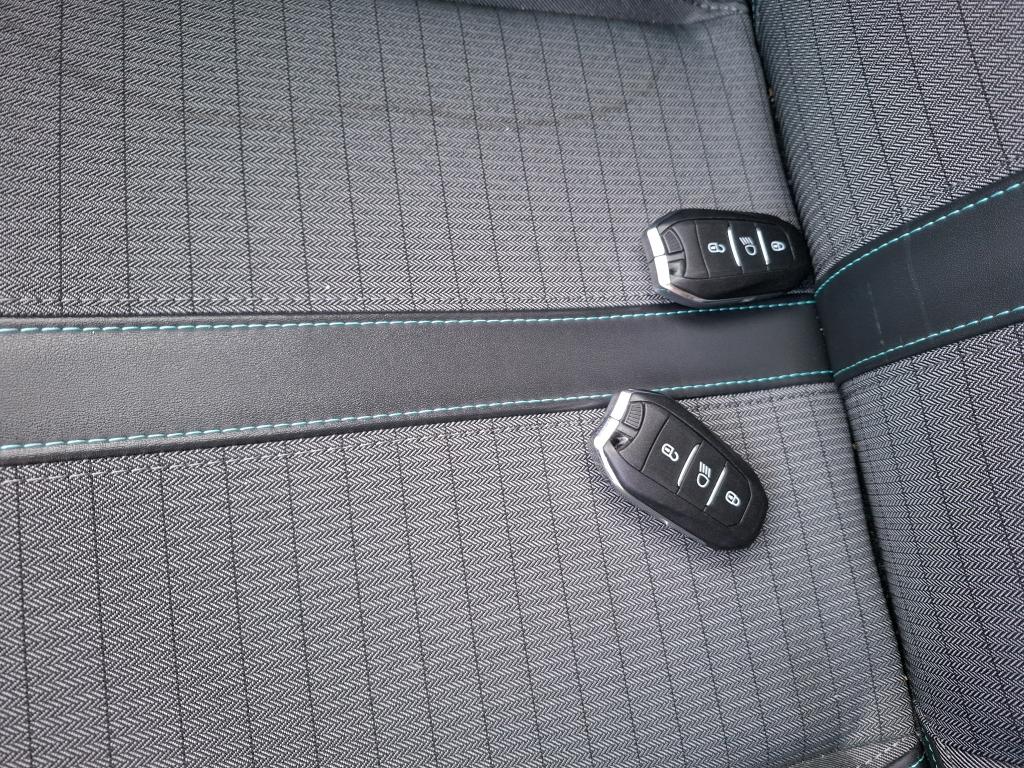 Peugeot 2008 PureTech 130 S&S EAT8 Allure Business 2021