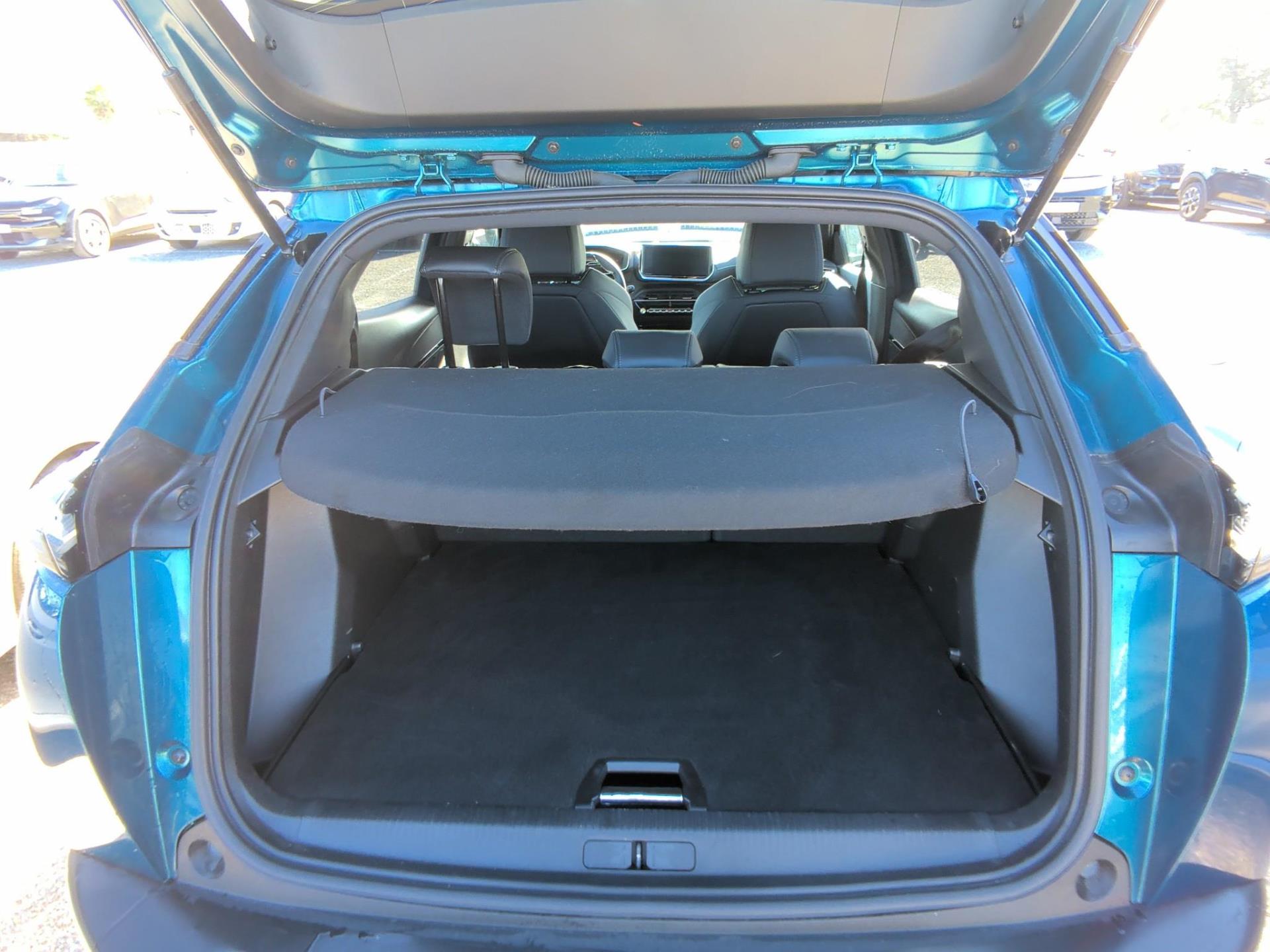 Peugeot 2008 Hybrid 136 e-DCS6 GT 2025