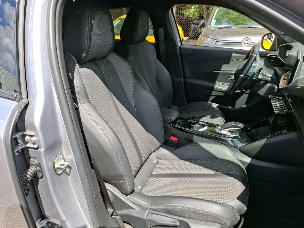Peugeot 2008 PureTech 130 S&S EAT8 GT 2021
