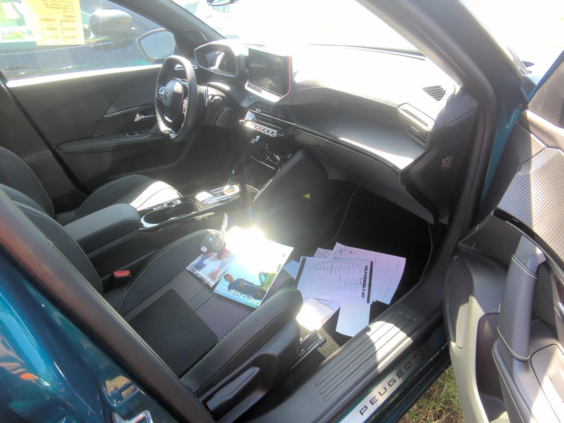 Peugeot 2008 Hybrid 145 e-DCS6 GT 2025