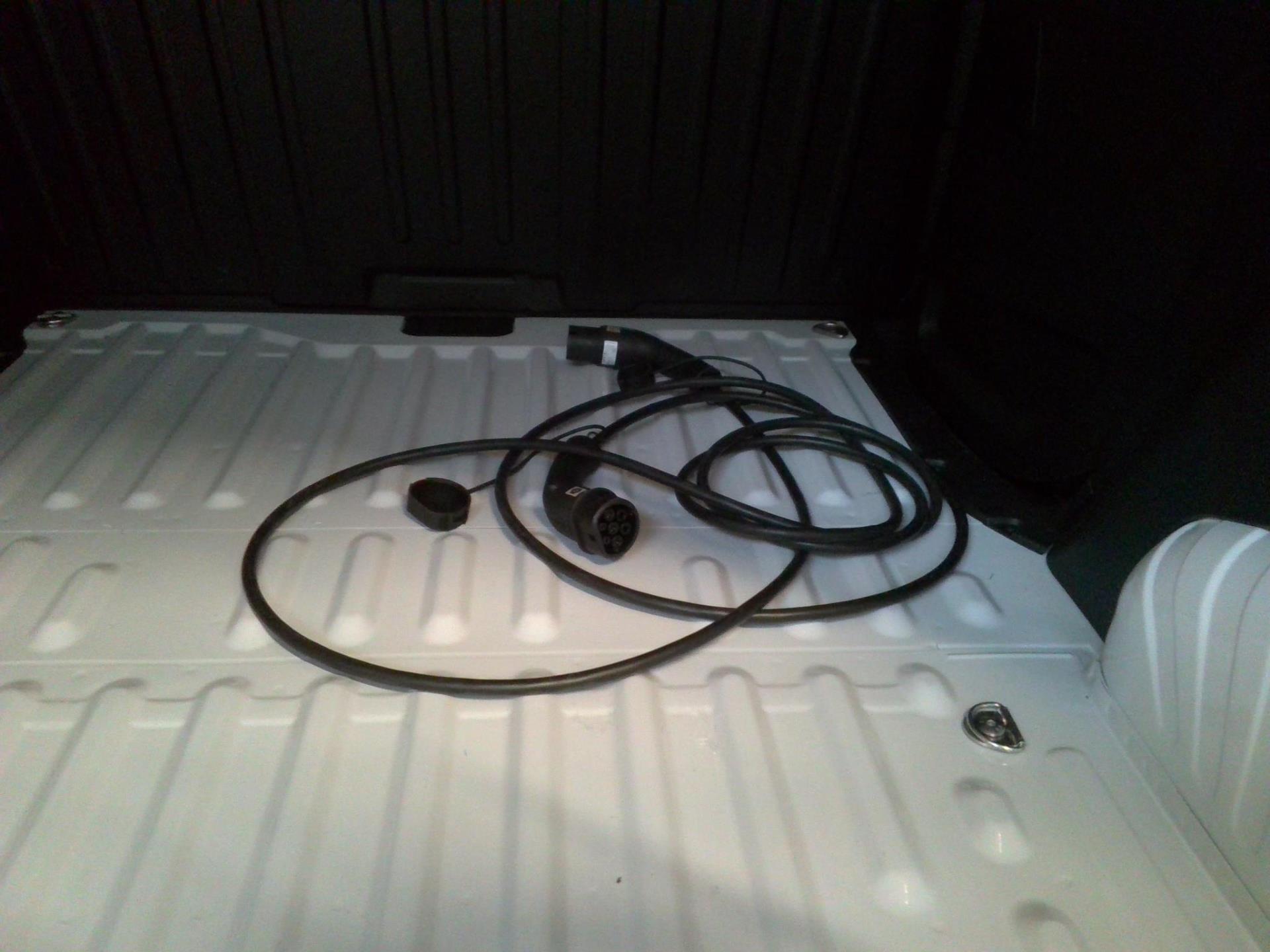 Opel COMBO-E CARGO M 800 KG ELECTRIQUE 100 KW BATTERIE 51 KWH  2024