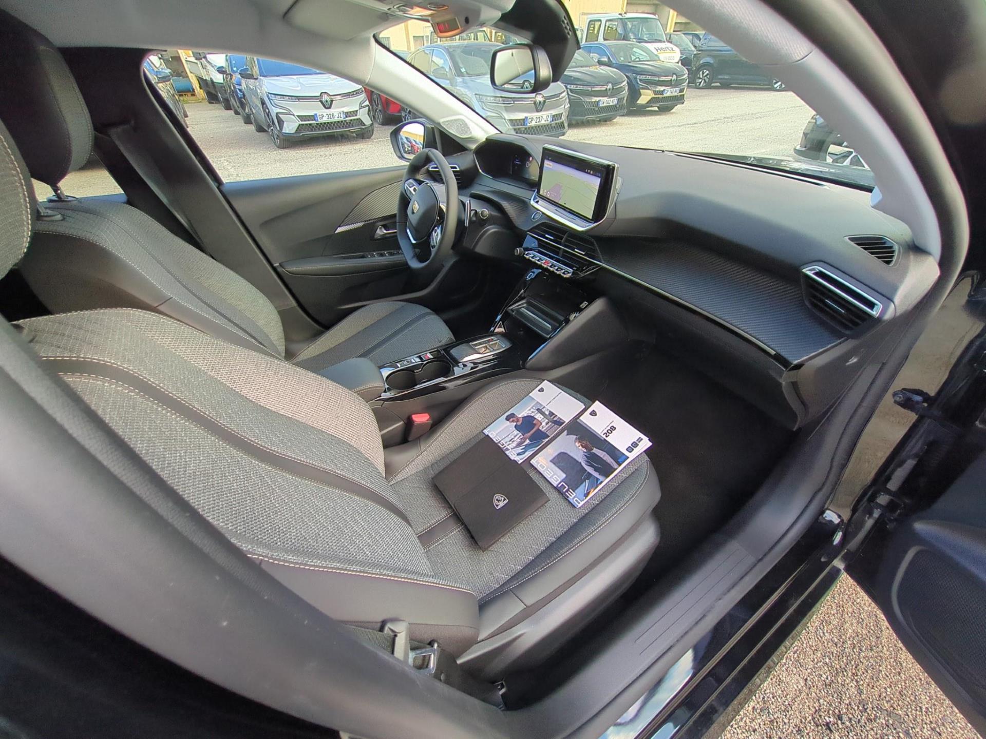 Peugeot 208 Hybrid 100 e-DCS6 Allure 2024