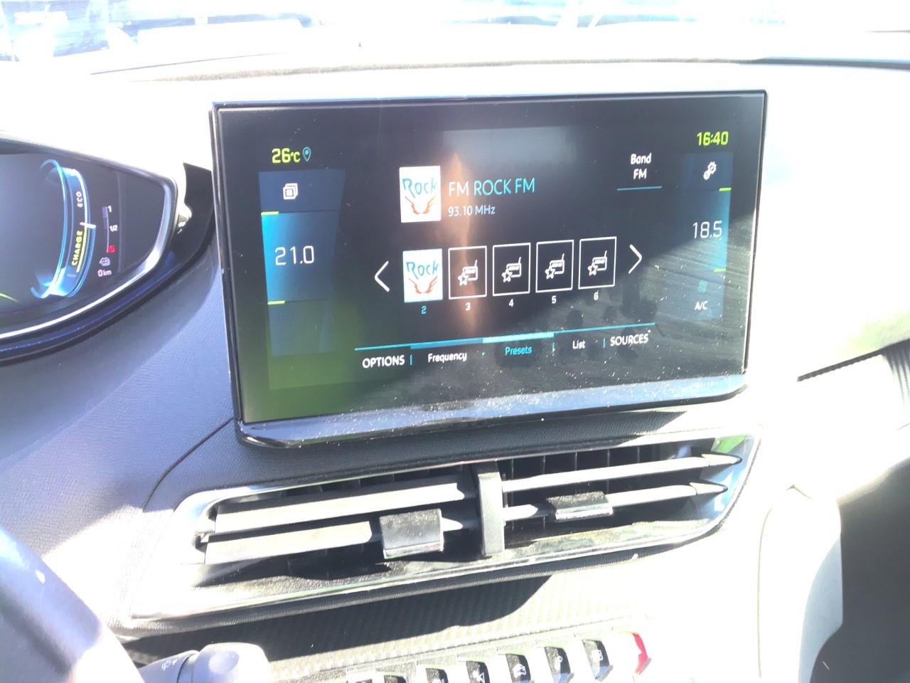 Foto Peugeot 3008 Hybrid 11