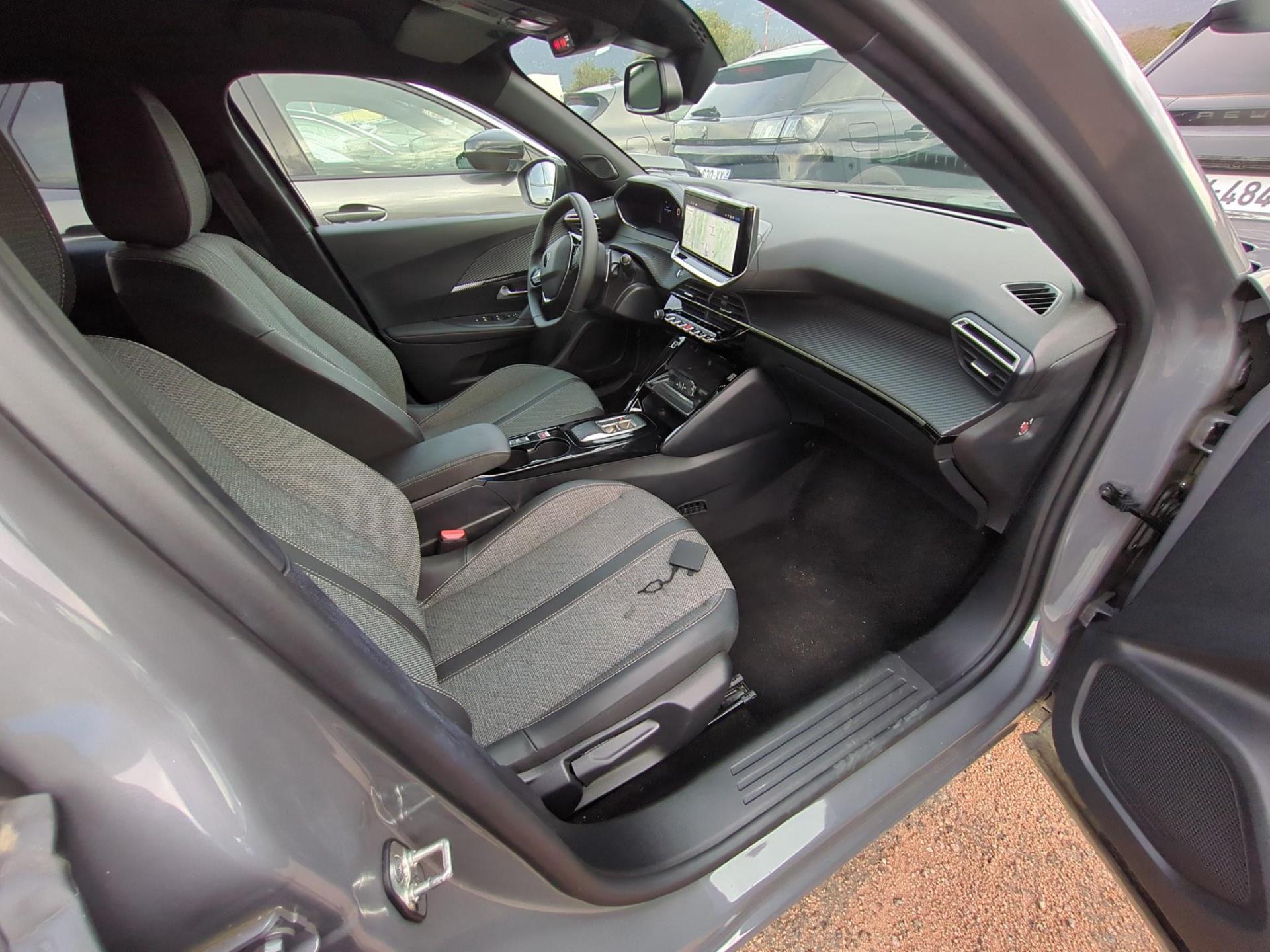 Peugeot 2008 Hybrid 136 e-DCS6 Allure 2024
