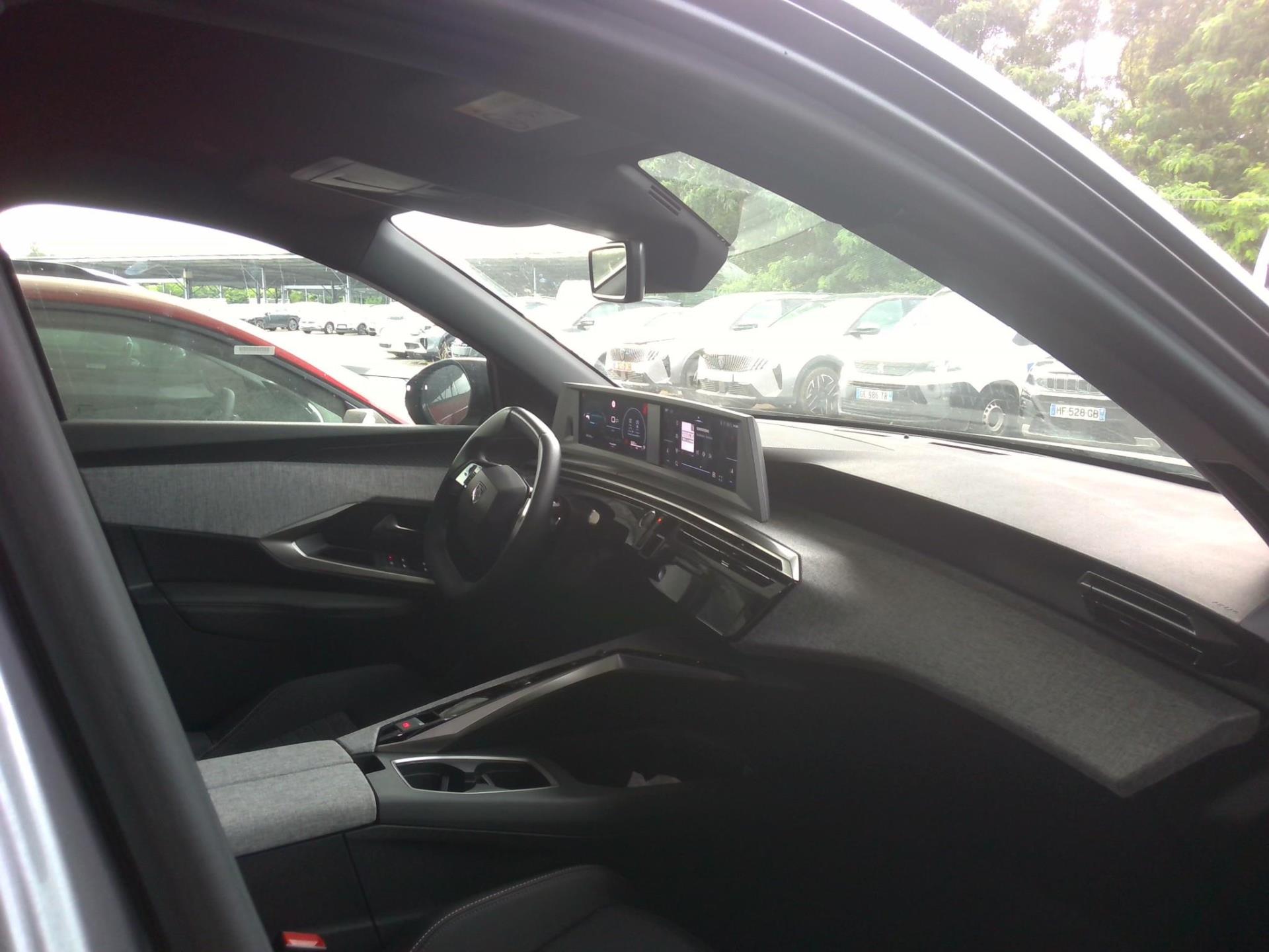 Peugeot 5008 Hybrid 145 ch e-DCS6 Allure 2025
