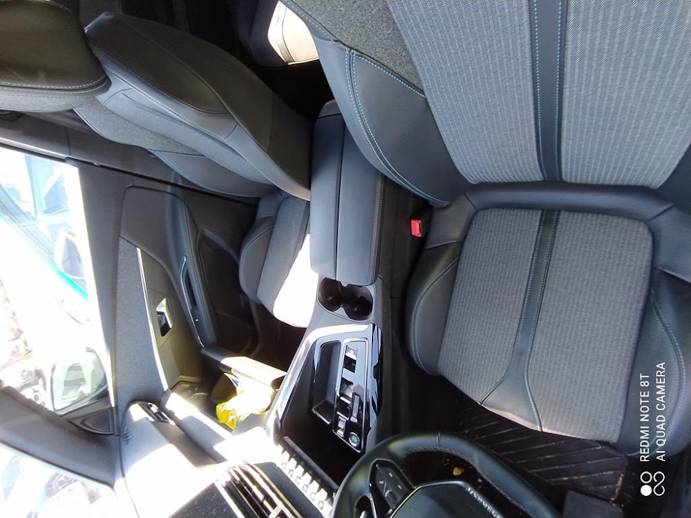 Foto Peugeot 3008 Hybrid 10