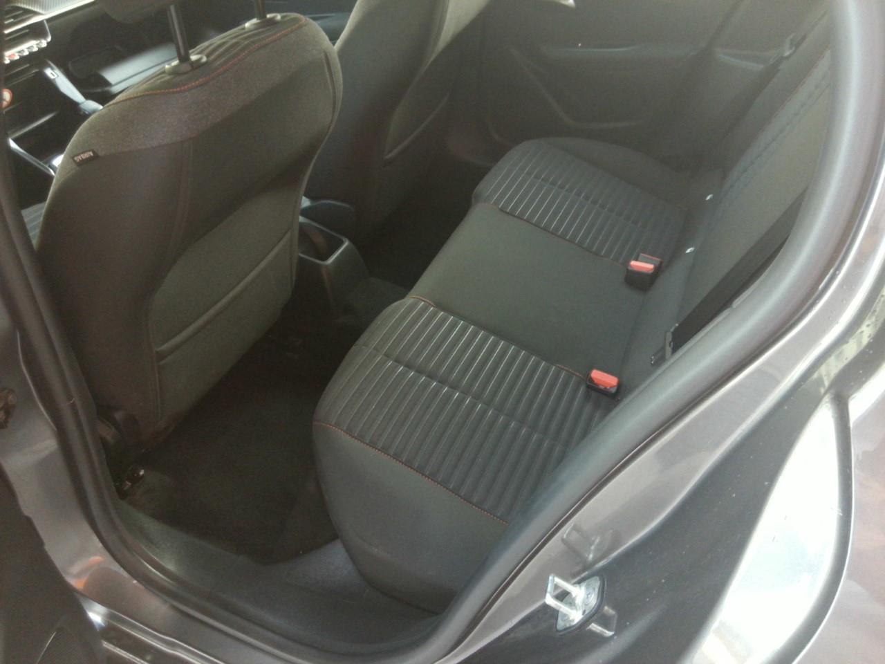 Foto Peugeot 208 12