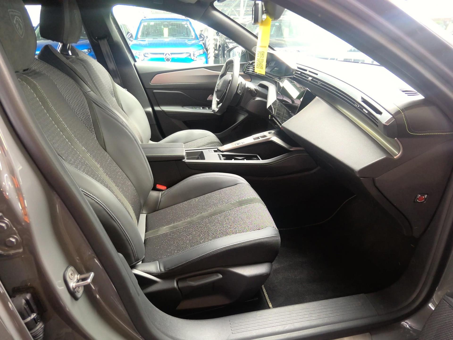 Peugeot 308 SW Hybrid 145 e-DCS6 GT 2025