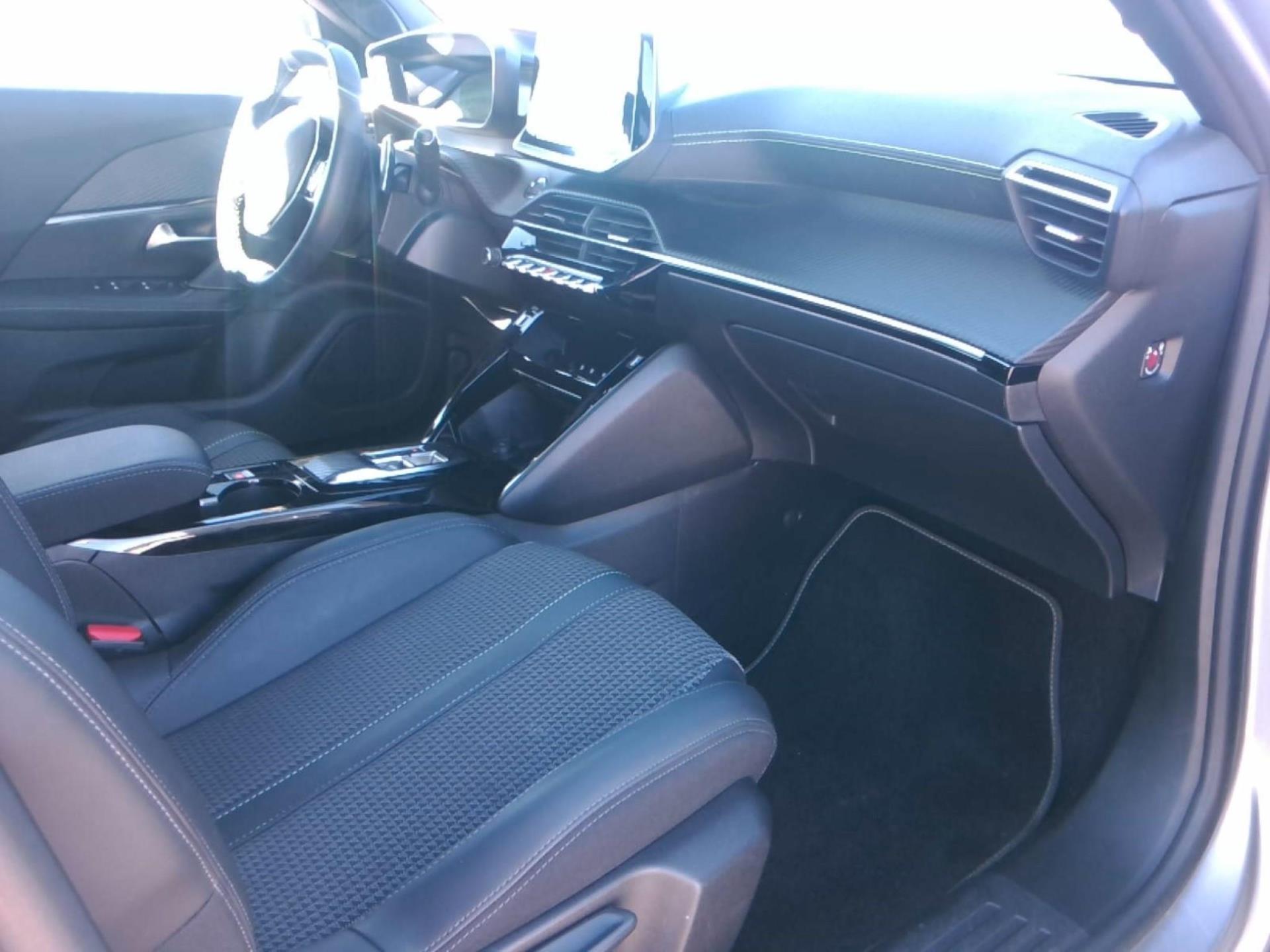 Peugeot 2008 PureTech 130 S&S EAT8 GT 2023