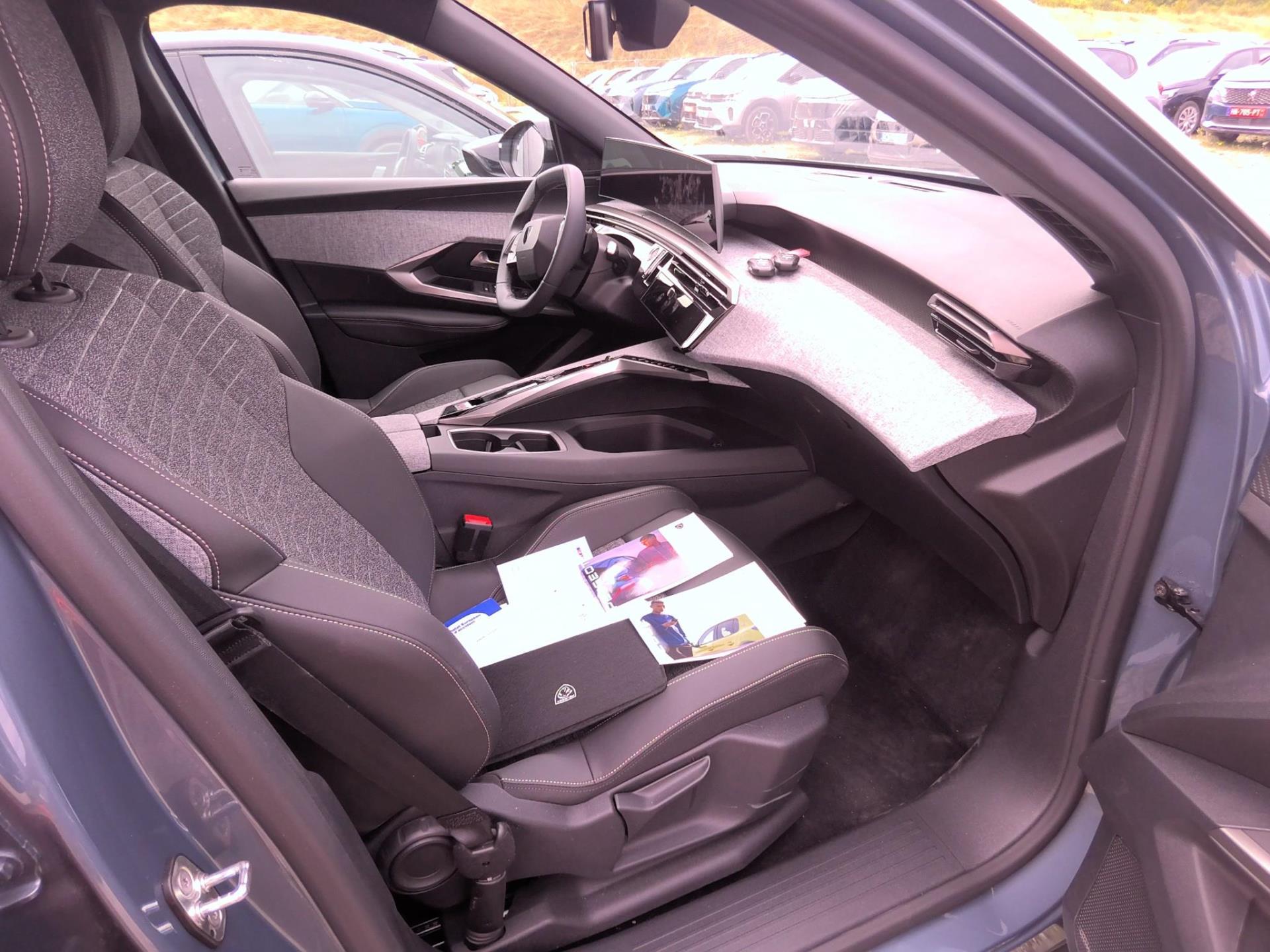 Peugeot 3008 Hybrid 145 e-DCS6 Allure 2025
