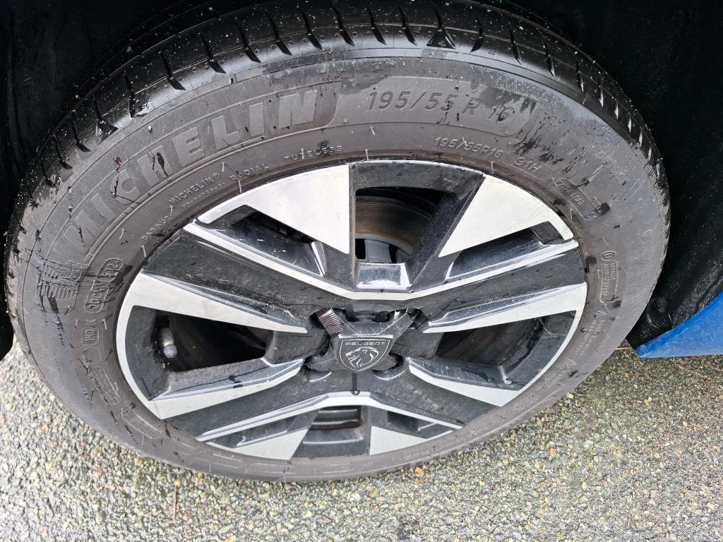 Peugeot 208 Hybrid 136 e-DCS6 Allure 2025