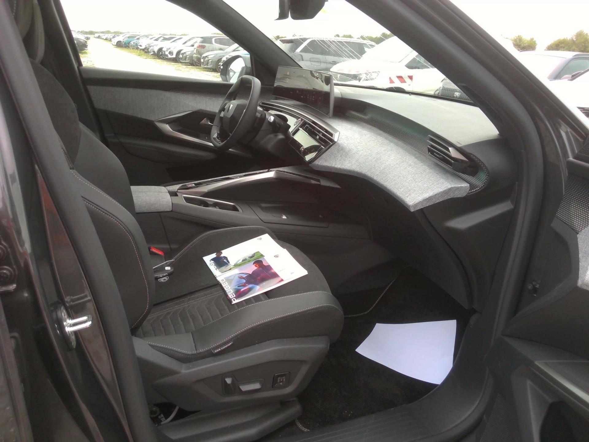 Peugeot 5008 Hybrid 145 e-DCS6 GT 2025