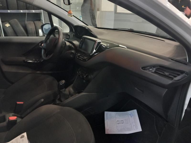 Foto Peugeot 208 XAD 8