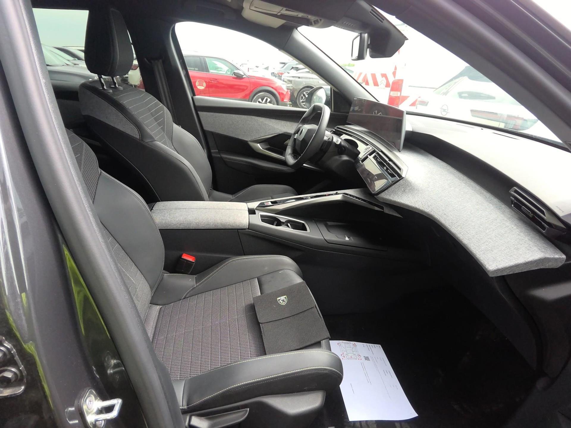 Peugeot 3008 Hybrid 136 e-DCS6 Allure 2024