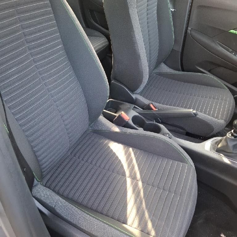 Foto Peugeot 208 11