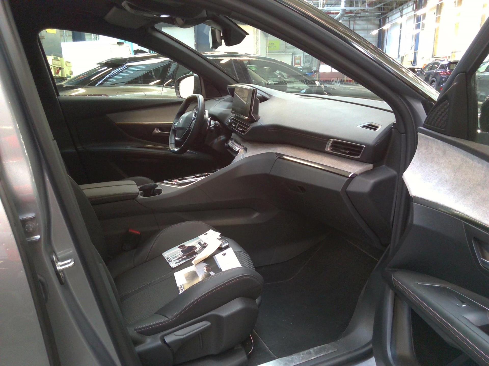 Peugeot 3008 Hybrid4 300 e-EAT8 GT 2022